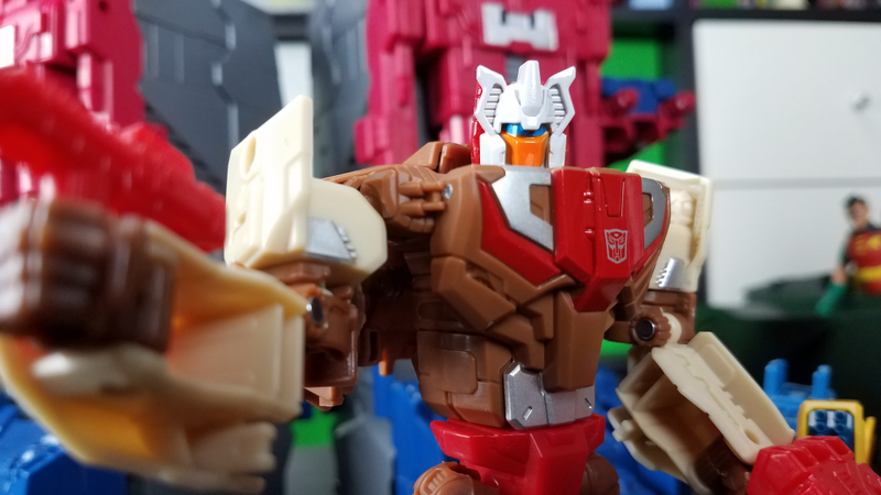 Chromedome’s color scheme is so late ‘80s.